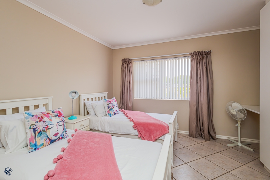 6 Bedroom Property for Sale in Middedorp Western Cape